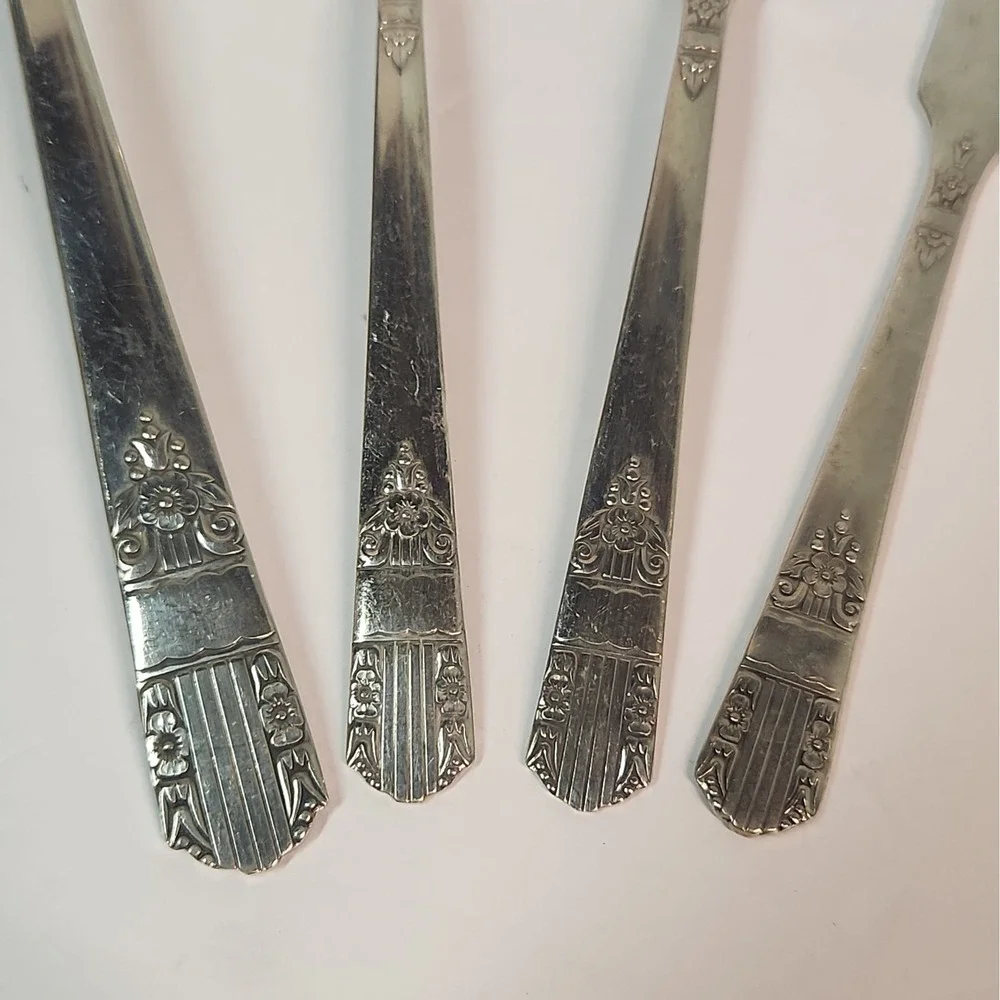 Wm A Rogers Oneida Harmony Pattern 1938 Silverplate Set x 4 Pieces VTG